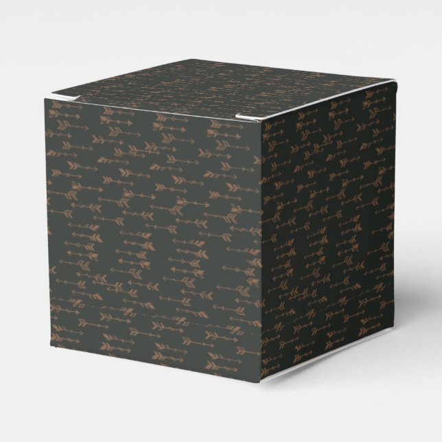 Brunt och svart minimalistiskt boho-pil-mönster presentaskar (Framsidan Sidan)