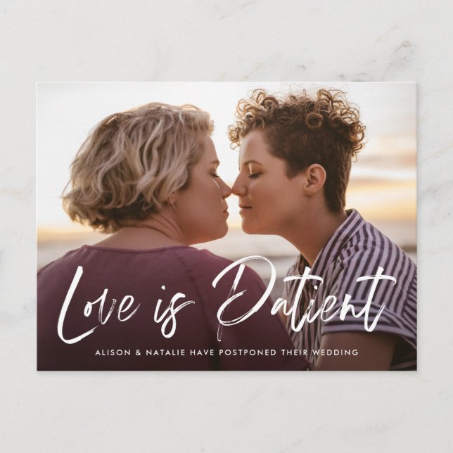 Brushed Lettering Kärlek är Tålamod Uppskjutande Meddelande Vykort (Framsida)