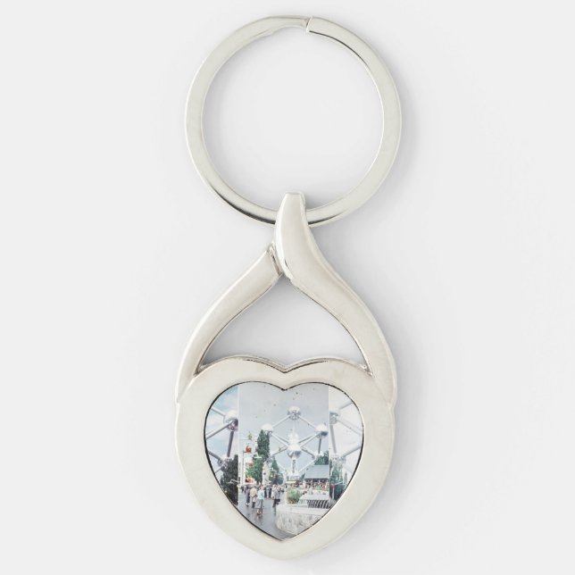 Brussels Atomium Photo Collage Twisted Heart Silverfärgad Nyckelring (Framsidan)