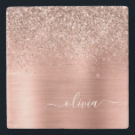 Bruten Metall Ro Guld Rosa Glitter Monogram Stenunderlägg<br><div class="desc">Ro Guld -  Rosan Faux Foil Metallic Gnistra Glitter Brushed Metall Monogram Namn Stone Tile. Det gör perfekt studenten,  söt 16-årsdag,  bröllop,  möhippa,  årsdag,  babydusch eller bachelorette-fest till någon som kärlek glam lyx och chic stilar.</div>