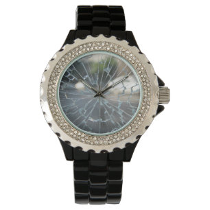 brutet fönster armbandsur