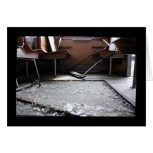 Brutet glas på det övergivna Tåg-kortet Hälsningskort