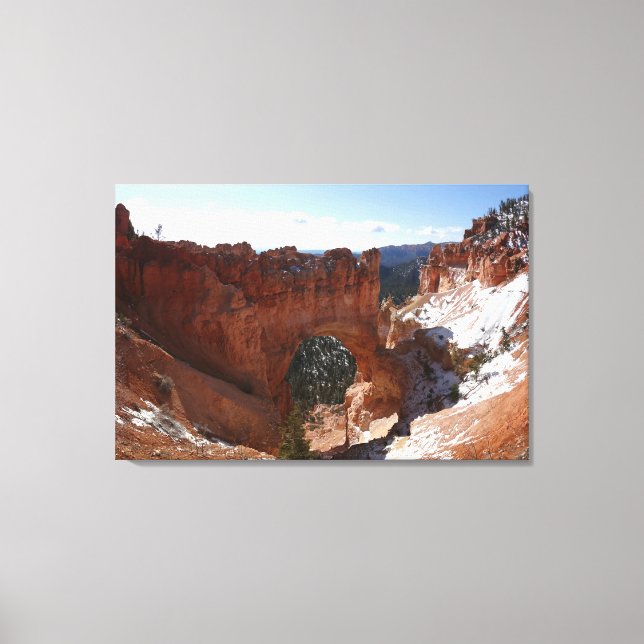 Bryce Canyon Natural Bridge Snowy Ligcape Photo Canvastryck (Framsida)
