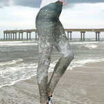 Brytande Surfa som blåser havsvåg Leggings<br><div class="desc">Det ser ut som om du går genom surfan längs din favoritstrand. En brytningsvåg spränger ben av denna roligt och unika lagförslag. Bilden är ett originalfoto av JLW_PHOTOGRAPHY</div>