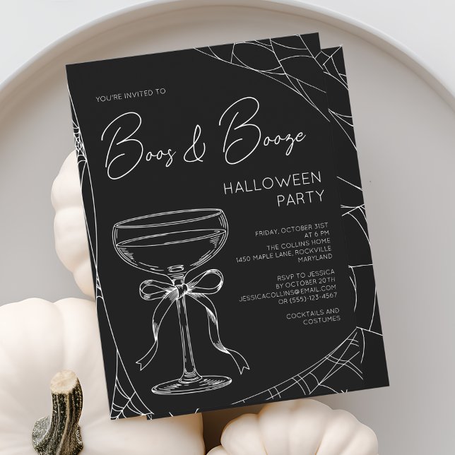 Bu och sprit Svart skript Vuxen Halloween-fest Inbjudningar (Boos and Booze Black Script Adult Halloween Party Invitation)