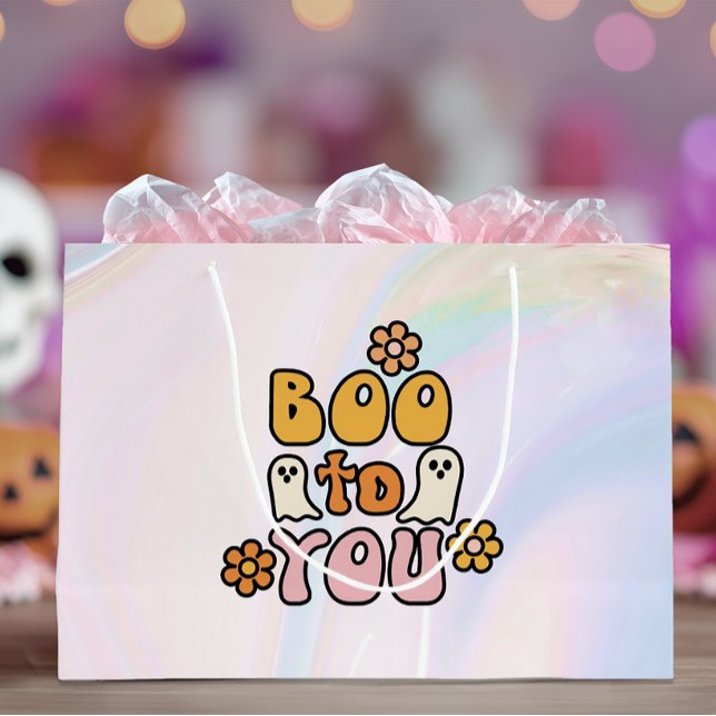 Bu till dig söt Halloween (Large pastel swirl Halloween gift bag with retro “Boo to You” text and daisy accents)