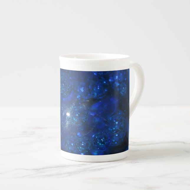 Bubblar av fallblott glas benporslin mugg (Framsida höger)