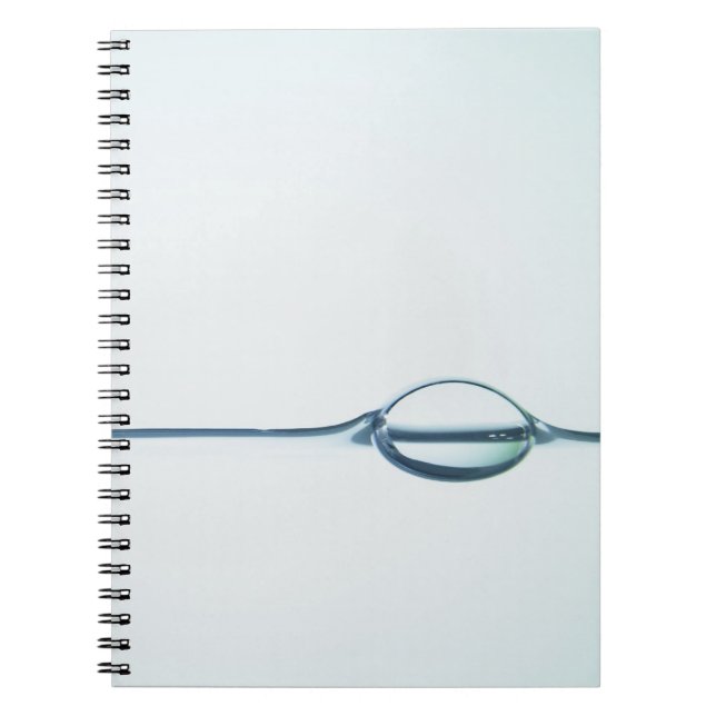 Bubblar på vattenyta anteckningsbok med spiral (Framsidan)