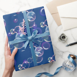 Bubblor i soap på blå presentpapper