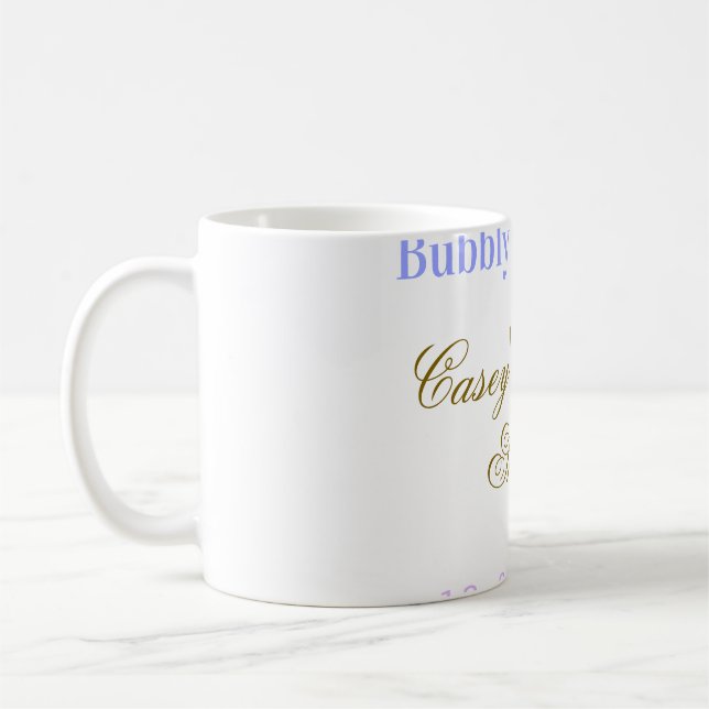 Bubbly och brunch bröllopsfest namndatum lila g kaffemugg (Vänster)