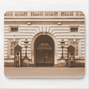 Buckingham Palace Guards - London Mousepad Musmatta