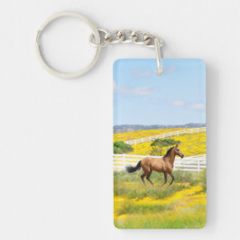 Buckskin Horse Galloping i Fält i Flowers