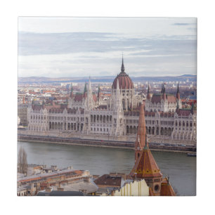 Budapest från det ungerska parlamentet per dag kakelplatta