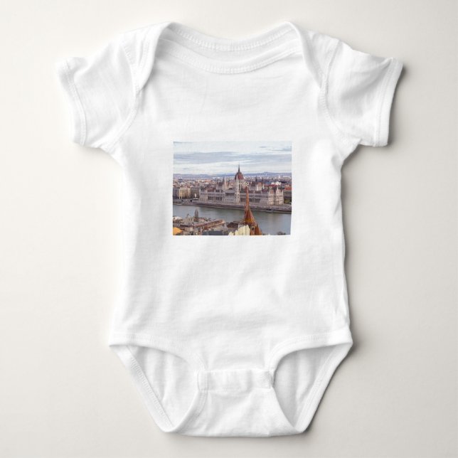 Budapest från det ungerska parlamentet per dag tee shirt (Framsida)