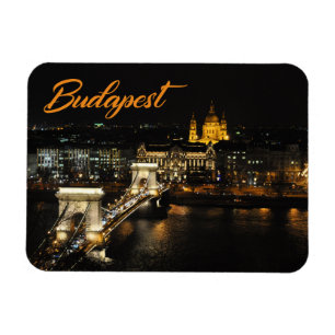 Budapest kedja överbryggar från det Buda slottet Magnet