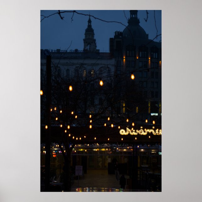 Budapest Nightfall: Basilica View Poster (Framsidan)