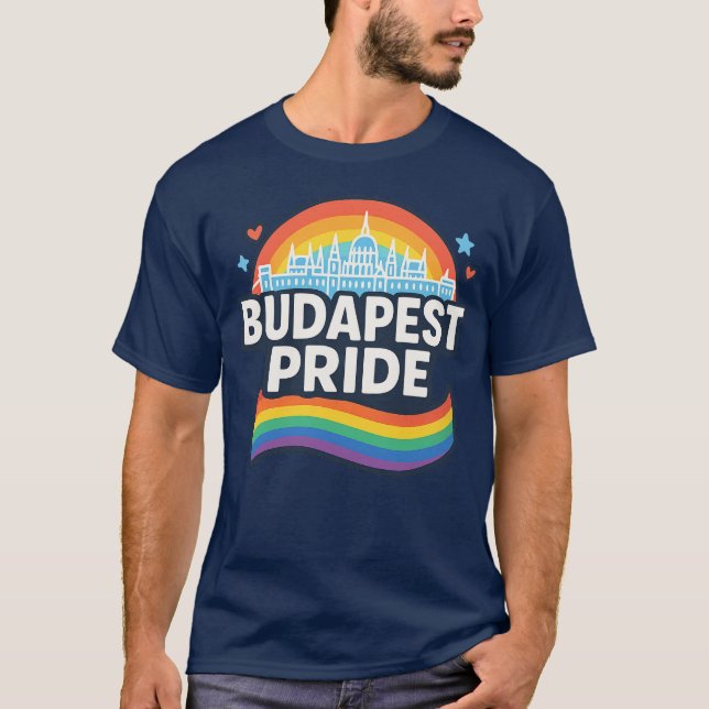 Budapest-Pridet LGBTQ+ Rainbow Skyline T Shirt (Framsida)