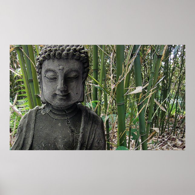 Buddha Figur mit Bambus im Hintergrund Poster (Framsidan)