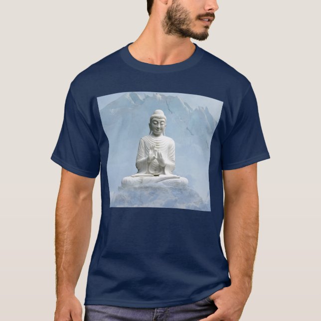 Buddha i bergen ovanför molnen t shirt (Framsida)