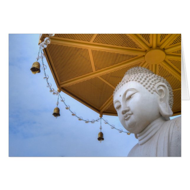 Buddha Statue i Blå himmel, Umbrella Klockor Hälsningskort (Framsidan Horizontal)