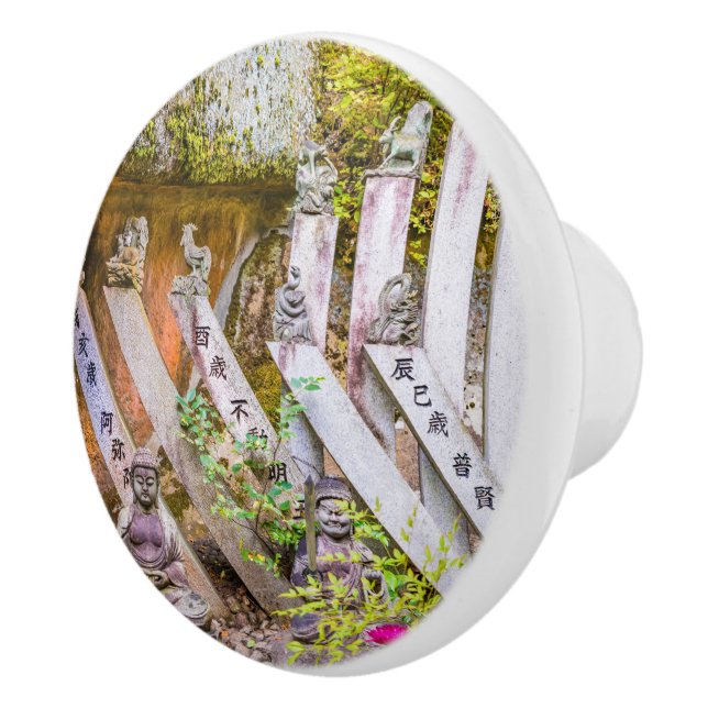 Buddhastatyer i Senko-ji-tempel Knopp (Höger)