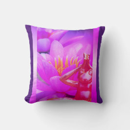 BuddhaTodayV3.pnk #15 Blommande Groda med Citat Kudde