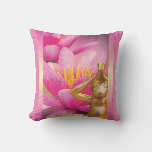 BuddhaTodayV3.pnk #1 Blommande Groda med Citat Kudde (Framsida)