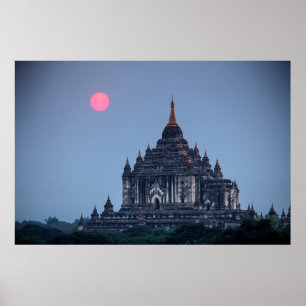 Buddhistisk tempel vid solnedgång poster