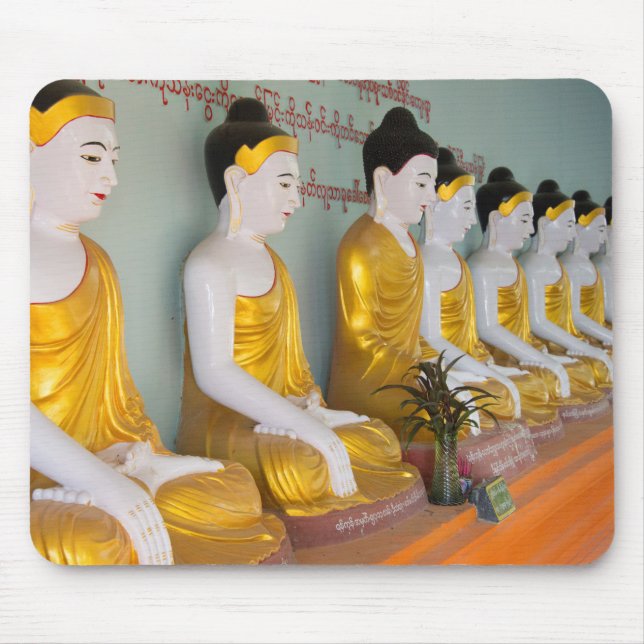 Buddhistiska statyer i Umin Thounzeh Musmatta (Framsidan)