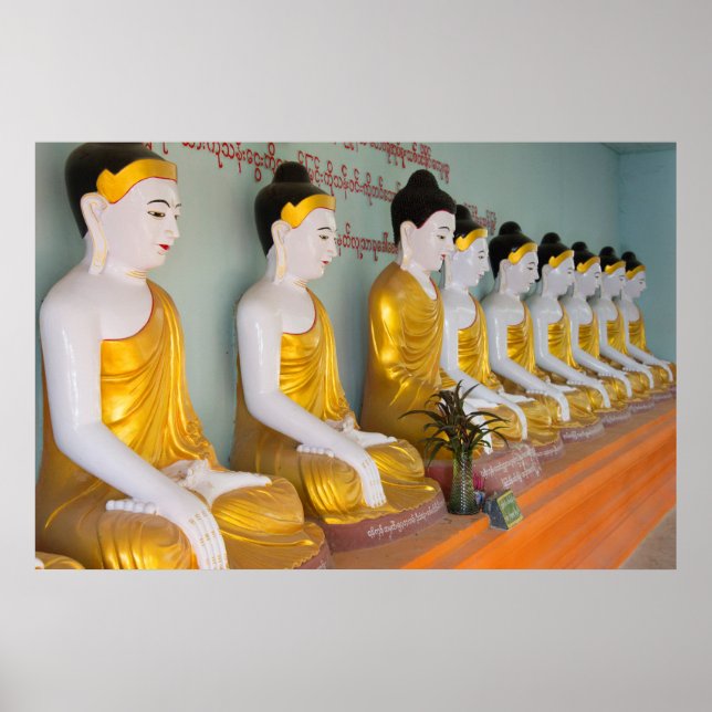 Buddhistiska statyer i Umin Thounzeh Poster (Framsidan)