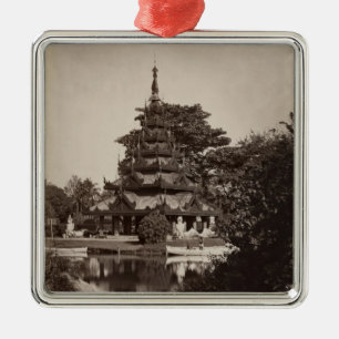 Buddisten vilar huset, Moulmein, Burma, c.1875 Julgransprydnad Metall