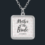 Budens mamma Bröllop Ring Mönster och Namn vid och Silverpläterat Halsband<br><div class="desc">Budens mamma Bröllop Ring Mönster och Namn Necklace.</div>