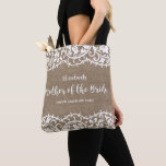Budens mamma Rustic Snöre Burlap Anpassningsbar Tygkasse<br><div class="desc">Budens mamma kommer att kärlek denna vackra personlig till väskan med ett rustiskt snöre-gräns mot en fingerad bakgrunds. Lägg till texten Budens mamma namn och anpassningsbar för att anpassa. Perfekt för transport av bröllop-essentialer som konfektion,  skor,  kläder och mycket annat. Fungerar bra för rustik eller land chic,  bröllop.</div>