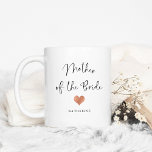 Budens mamma | Trendig och hjärta Kaffemugg<br><div class="desc">Denna vackra,  snyggt mugg för budens mamma har ett handskript i trendiget i svart,  med ett litet utseende från ro guld och en plats för namn.</div>