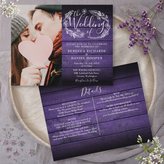 Budget Allt i Ett Lila Trä Foto Bröllopsinbjudan (Budget All In One Purple Wood Photo Wedding Invite)