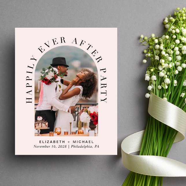 Budget Arch Photo Rosa bröllopsmottagning Inbjudan (Celebrate your love story with an invitation showcasing your favorite photo in an elegant arch frame)