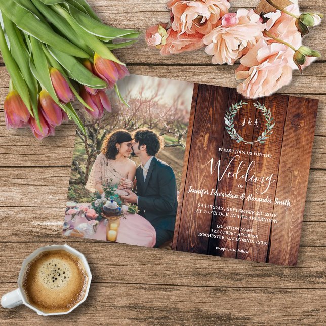 Budget barn trä monogram foto Bröllopsinbjudan Flygblad (Budget barn wood monogram photo Wedding invitation Flyer. For your rustic country wedding,)
