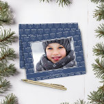 Budget Blue White Menorah Hanukkah Photo<br><div class="desc">Budgeterat Rustic Blue White Menorah Hanukkah-fotokort med festive mönster av helgdag menorahs och ditt anpassningsbar foto. **Vårt papper i BUDGETEN är mindre,  ljusare och känsligare,  men ändå vackert! Glöm inte kuverten!** Kontakta oss på katescreationszazzle@gmail.com om du behöver hjälp eller matchande artiklar.</div>