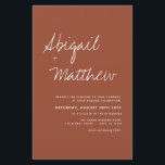 Budget Boho Terracotta enkel bröllopsinbjudan<br><div class="desc">Budgetera Anpassa den här Boho Simple Elegant Terracotta Burnt Orange and White Snyggt-inbjudan med ditt meddelande och information med ett elegant-foto på baksidan. Denna minimalistiska inbjudan omfattar handskrivet manustypografi med snyggt med ett modernt färg för den speciella Bröllopsdagen firande.</div>