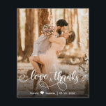 Budget Calligraphy Script Bröllop Kärlek och tack<br><div class="desc">Personligen Budget Modern Hand Lettered Bröllop "Kärlek and You" Script Photo Tack har ett prisvärt THIN-kort med låg budget. Med den moderna Snyggten bröllop tackar du kortmallen med ett framfoto av lodrät fullt med övertäckningstexten "Kärlek och Tack" i ett snabbt skript med typografi och vitaktiga utslag på bild. ***NOTERA! ***...</div>
