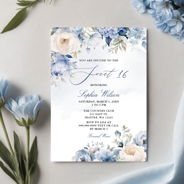 Budget Dusty Blue Blommig Sweet 16 Inbjudan (Elegant Modern Dusty Blue Floral Sweet 16 Invitation)