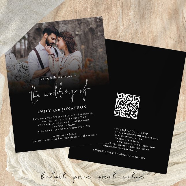 Budget Foto Script QR-kod Bröllop Svart Inbjudan (Budget Price Wedding Invitations with custo photo and black overlay)