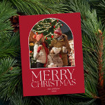 Budget God jul Modern minimalistisk foto Helg Vykort<br><div class="desc">En enkel och elegant julkortsutformning med minimalistiskt stil och modernt chic typografi God jul. Lägg till ett eget anpassningsbar-foto i en båge ram för att skapa ett eget helgdag för personlig för familj och vänner.</div>