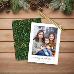 BUDGET Grönt Guld Simple Script-julfoto<br><div class="desc">BUDGET Grönt Guld Simple Script Modern God jul Photo Helgdag Card med dina favoritfoton och ett enkelt, men ändå elegant-skript God jul hälsning. Baksidan är försedd med en festlig, men elegant mönster av guld-folie stil löv, gräs och annan botanisk grey på vintern med grönt i skogen. Perfekt för dina helgdagskort...</div>