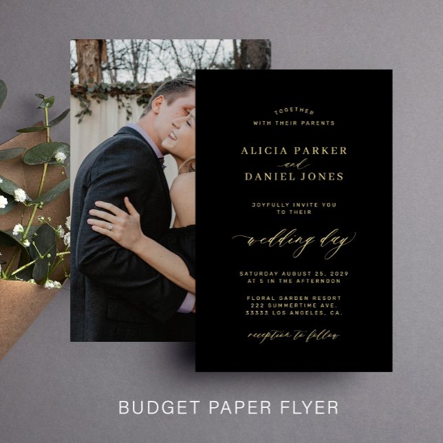 Budget guld svartfotobröllopsinbjudan flygblad (Skapare uppladdad)