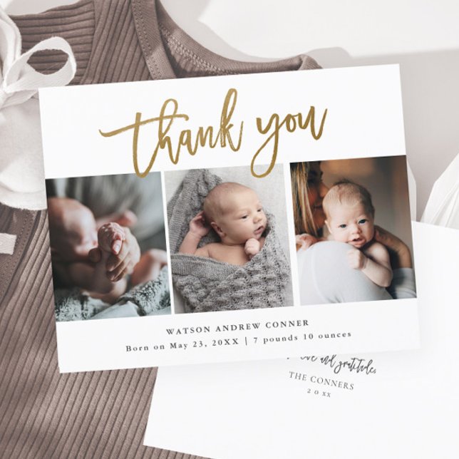 Budget Guldmanuskrift 3 Foto Baby Tackkort (Modern gold script 3 photo baby birth announcement thank you card.)