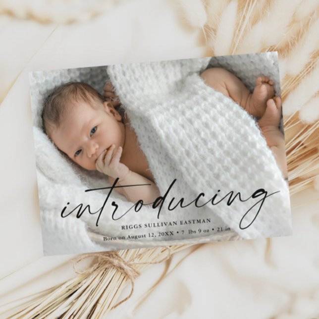Budget Introduktion Baby Foto Tack Kort (Modern script introducing budget baby photo birth announcement thank you.)