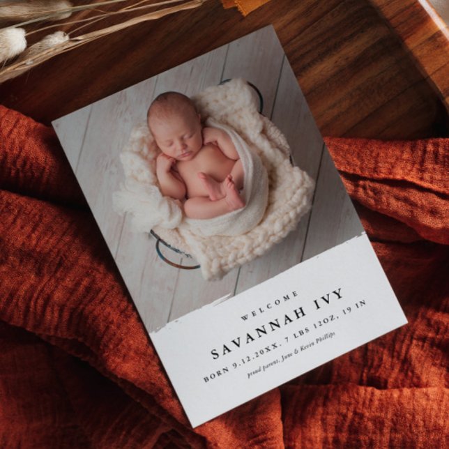 Budget Modern Baby Foto Födelse Meddelande Vykort (Simple black and white photo baby birth announcement postcard.)