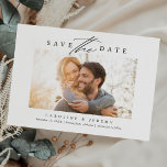 Budget Modern Calligraphy Photo Spara Datumet<br><div class="desc">Den här moderna tiden sparar datumet med ett vackert calligraphy stil-skript och en modern,  minimal design.</div>