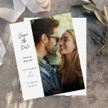 Budget Modern fotot & sida Spara datum - Vit<br><div class="desc">** SATIN PAPPER ÄR PAPPERT. UPPGRADERA PAPPRA FÖR EN TEKER-PAPPER. HAR ETT ALTERNATIV FÖR ENVELOPES. *** Spara pengar på inbjudningar med denna mindre inbjudan som har ett alternativ för kuvert. Hämta redot för gästerna till bröllop med ditt moderna foto- och sidvänliga Spara datum - svarta inbjudningar. Vill du ha en...</div>